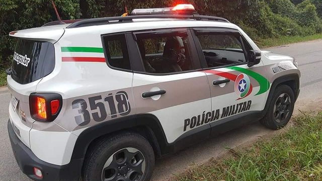 Homem que matou um cavalo a facadas é assassinado a pauladas - F