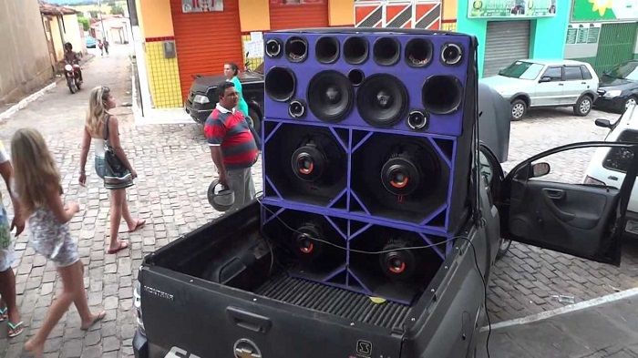 Ceará publica decreto que proíbe paredões de som em espaços
