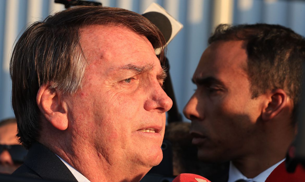 Bolsonaro diz que filha entrou nos EUA com atestado médico