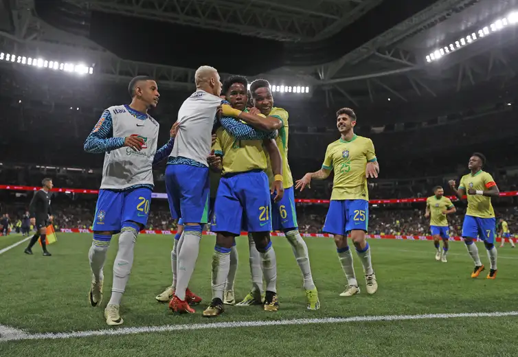 Brasil vence a Sérvia na estreia da Copa com show de Richarlison, mas  Neymar preocupa - Revista Noite e Dia